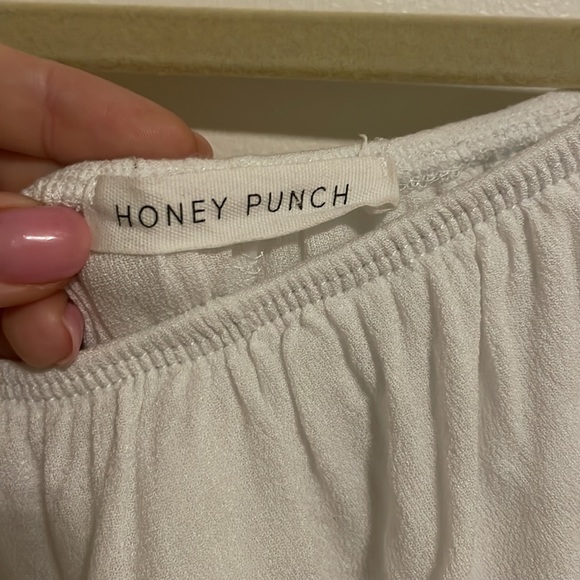 Honey Punch off-the-shoulder white size Medium top - Picture 3 of 3